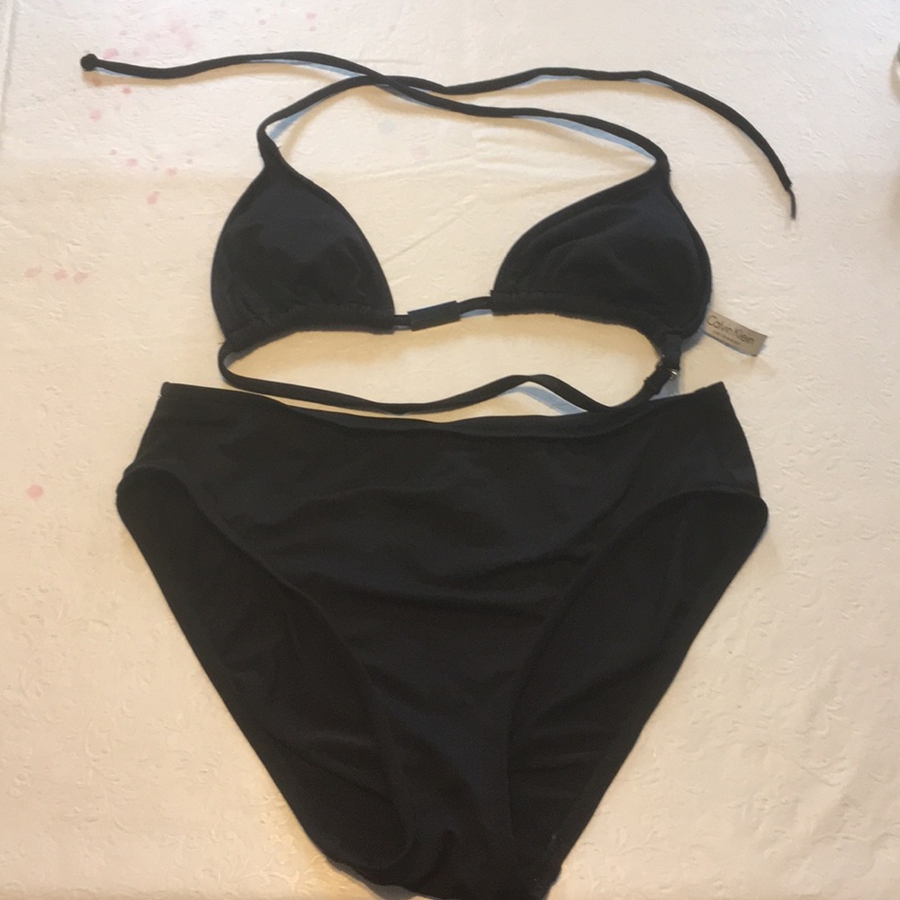 Black bikini